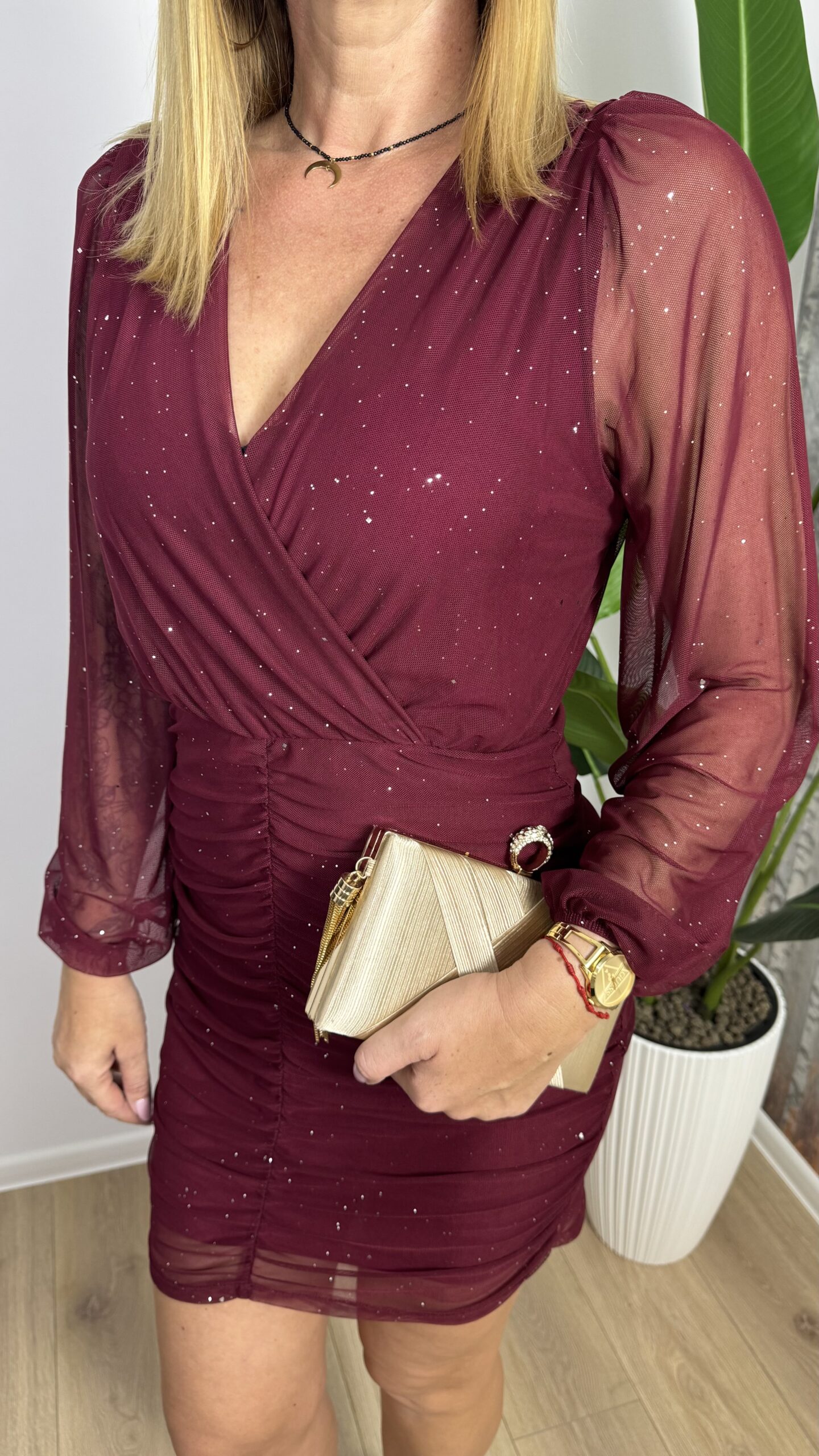 Brokatowa sukienka - obrazek 4